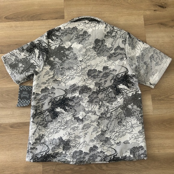 Rebel Vengeance Graphic Tapestry Button-Up Shirt | NWT Rare | Size M & L - Picture 8 of 10